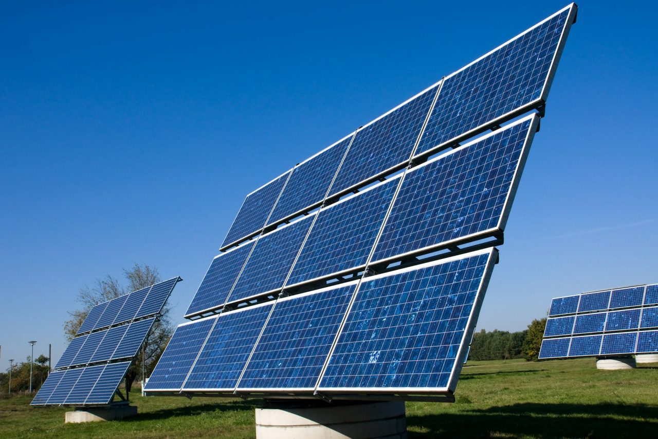 Campo de paneles solares