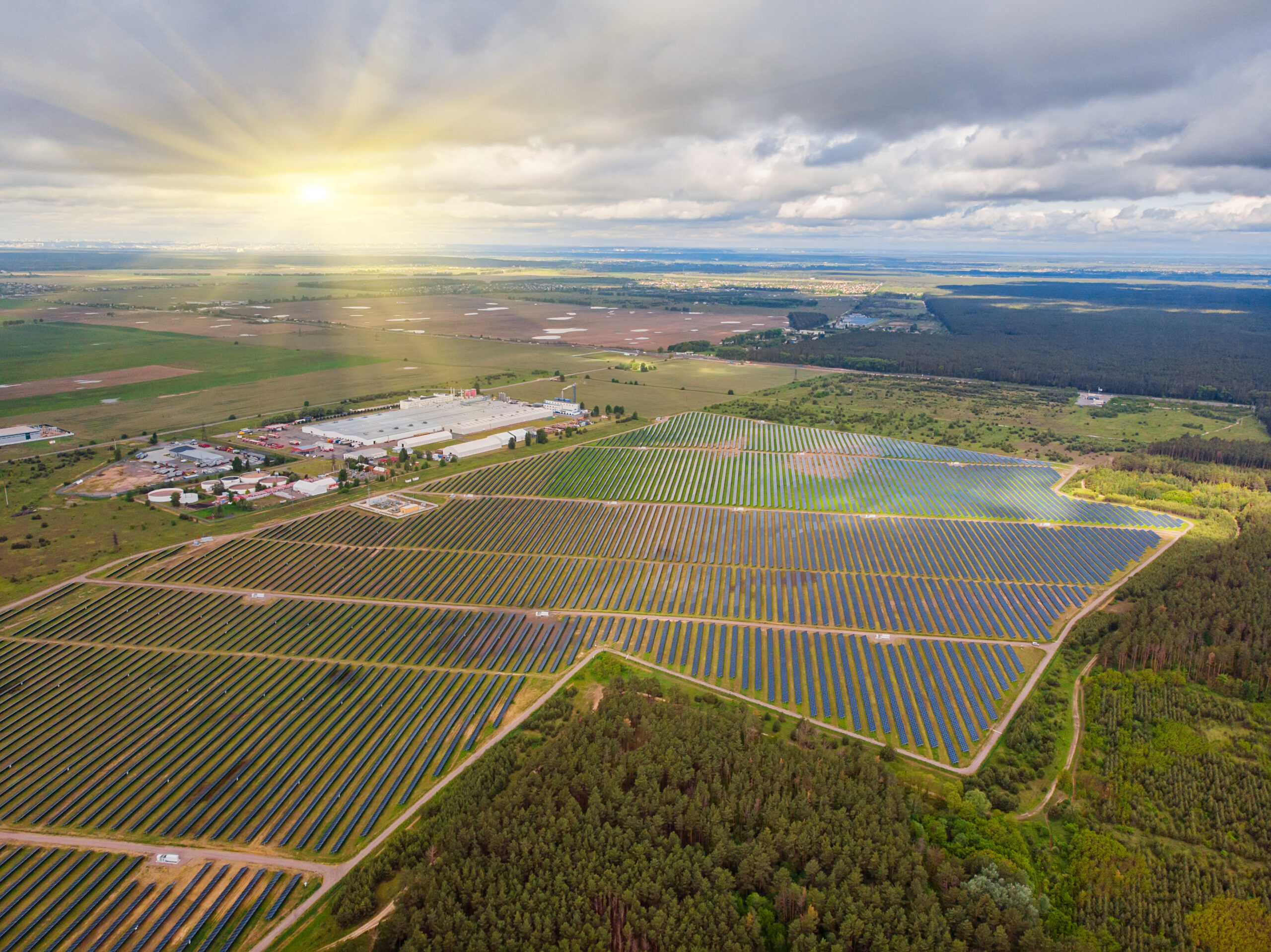 Paneles solares bajo el sol